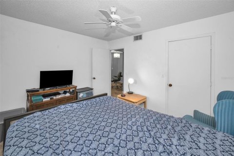 Condo in Palm Harbor, Florida, 1 bedroom  № 1839907 - photo 23