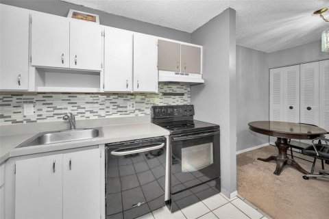 Condo in Palm Harbor, Florida, 1 bedroom  № 1839907 - photo 11