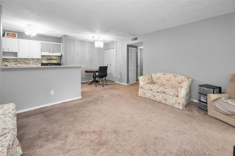 Condo in Palm Harbor, Florida, 1 bedroom  № 1839907 - photo 19
