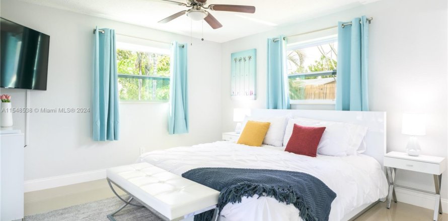 House in Oakland Park, Florida 3 bedrooms, 154.59 sq.m. № 1984933