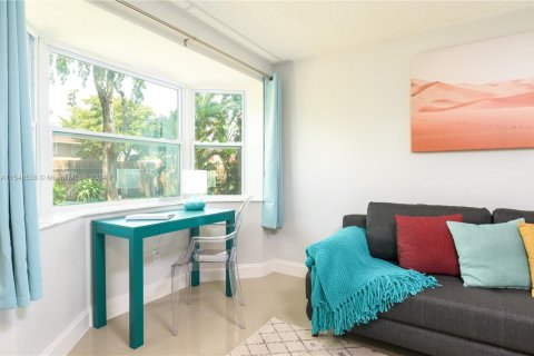 House in Oakland Park, Florida 3 bedrooms, 154.59 sq.m. № 1984933 - photo 19