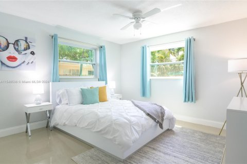 House in Oakland Park, Florida 3 bedrooms, 154.59 sq.m. № 1984933 - photo 11