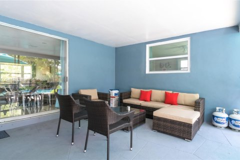 House in Oakland Park, Florida 3 bedrooms, 154.59 sq.m. № 1984933 - photo 27