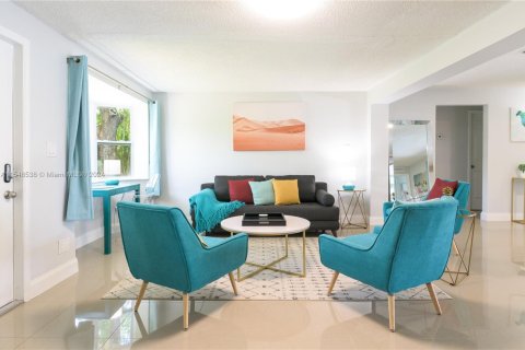 House in Oakland Park, Florida 3 bedrooms, 154.59 sq.m. № 1984933 - photo 18