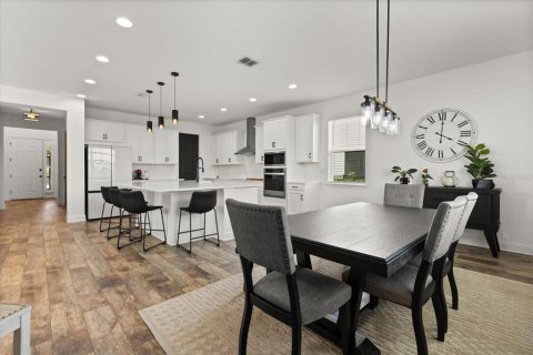 House in Tavares, Florida 4 bedrooms, 253.72 sq.m. № 1782211 - photo 19