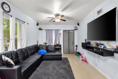 Villa ou maison à vendre à Fort Lauderdale, Floride: 2 chambres № 2059079 - photo 2