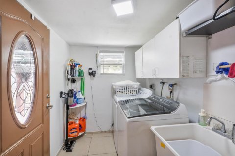 Купить виллу или дом в Норт-Лодердейл, Флорида 3 комнаты, 98.1м2, № 2422599 - фото 25