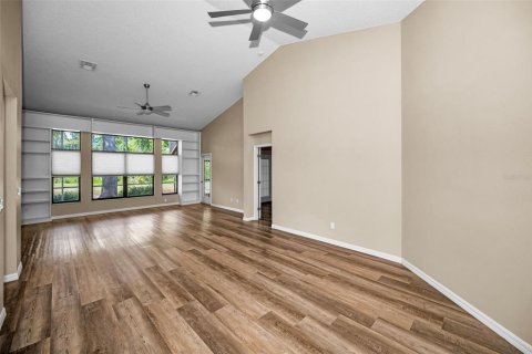 House in New Port Richey, Florida 2 bedrooms, 152.55 sq.m. № 2212696 - photo 7