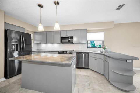 House in New Port Richey, Florida 2 bedrooms, 152.55 sq.m. № 2212696 - photo 12