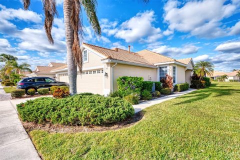 House in North Port, Florida 2 bedrooms, 124.58 sq.m. № 2156917 - photo 2