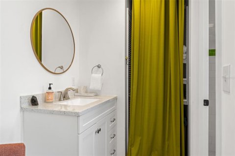 Commercial property in Saint Petersburg, Florida 4 bedrooms, 153.29 sq.m. № 1777562 - photo 30
