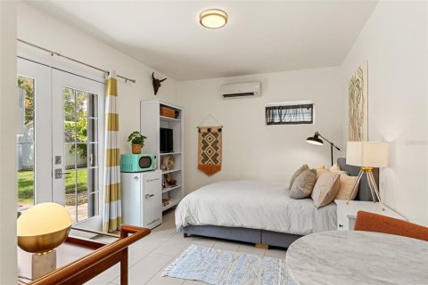 Commercial property in Saint Petersburg, Florida 4 bedrooms, 153.29 sq.m. № 1777562 - photo 28
