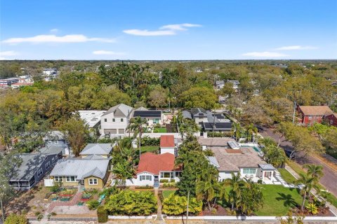 Commercial property in Saint Petersburg, Florida 4 bedrooms, 153.29 sq.m. № 1777562 - photo 6