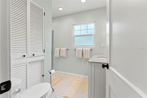 Commercial property in Saint Petersburg, Florida 4 bedrooms, 153.29 sq.m. № 1777562 - photo 17