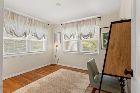 Commercial property in Saint Petersburg, Florida 4 bedrooms, 153.29 sq.m. № 1777562 - photo 20