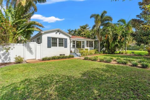 Commercial property in Saint Petersburg, Florida 4 bedrooms, 153.29 sq.m. № 1777562 - photo 4