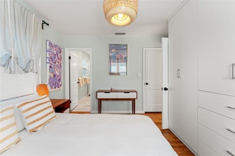Commercial property in Saint Petersburg, Florida 4 bedrooms, 153.29 sq.m. № 1777562 - photo 15