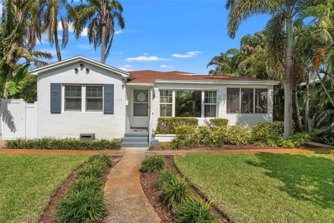 Commercial property in Saint Petersburg, Florida 4 bedrooms, 153.29 sq.m. № 1777562 - photo 3