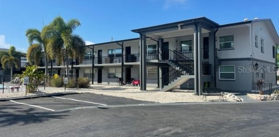 Apartment in Belleair Bluffs, Florida 1 bedroom, 71.53 sq.m. № 2103452