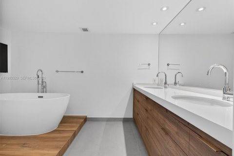 Copropriété à vendre à Miami, Floride: 2 chambres, 205.78 m2 № 2043828 - photo 30