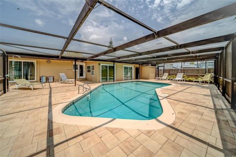 Commercial property in Clearwater, Florida 6 bedrooms, 315.03 sq.m. № 2429218 - photo 2