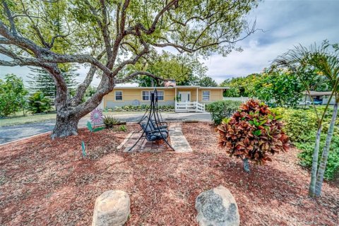 Commercial property in Clearwater, Florida 6 bedrooms, 315.03 sq.m. № 2429218 - photo 30