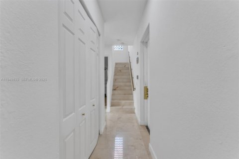 Купить виллу или дом в Корал-Гейблс, Флорида 5 спален, 340.77м2, № 2005568 - фото 23