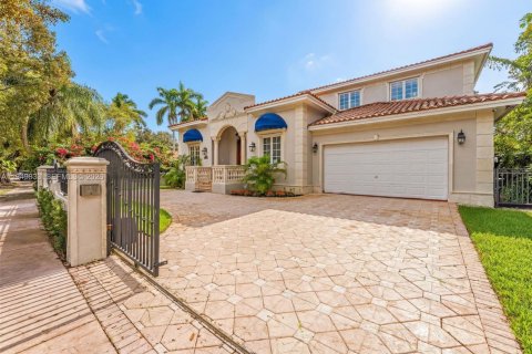 Купить виллу или дом в Корал-Гейблс, Флорида 5 спален, 340.77м2, № 2005568 - фото 2