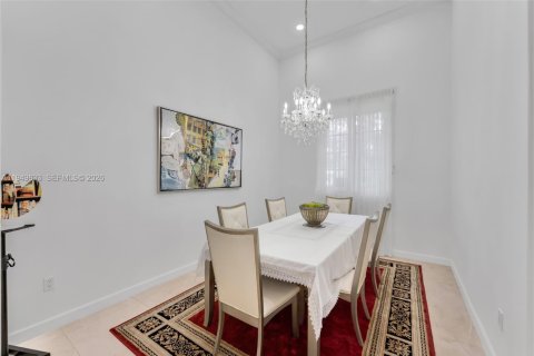 Купить виллу или дом в Корал-Гейблс, Флорида 5 спален, 340.77м2, № 2005568 - фото 5