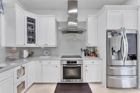 Купить виллу или дом в Корал-Гейблс, Флорида 5 спален, 340.77м2, № 2005568 - фото 18