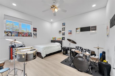 Купить виллу или дом в Корал-Гейблс, Флорида 5 спален, 340.77м2, № 2005568 - фото 16