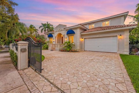 Дом в Корал-Гейблс, Флорида 5 спален, 340.77м2 № 2005568