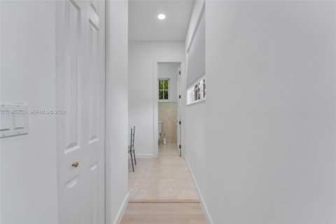 Купить виллу или дом в Корал-Гейблс, Флорида 5 спален, 340.77м2, № 2005568 - фото 28