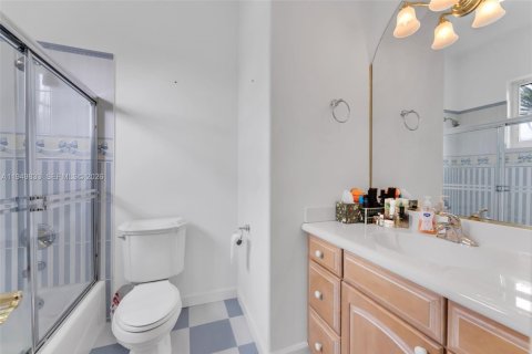 Купить виллу или дом в Корал-Гейблс, Флорида 5 спален, 340.77м2, № 2005568 - фото 26