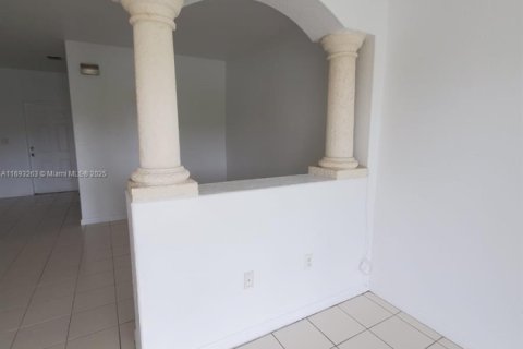 Touwnhouse à louer à Homestead, Floride: 3 chambres, 120.96 m2 № 1970652 - photo 7