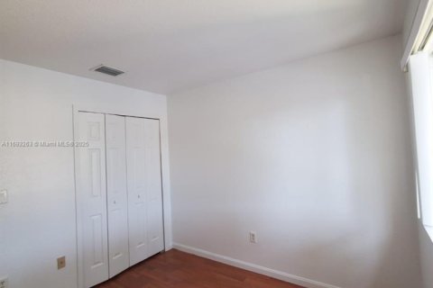 Touwnhouse à louer à Homestead, Floride: 3 chambres, 120.96 m2 № 1970652 - photo 13