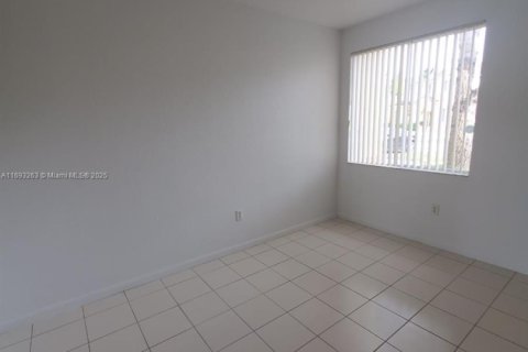 Touwnhouse à louer à Homestead, Floride: 3 chambres, 120.96 m2 № 1970652 - photo 5