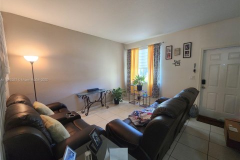 Touwnhouse à louer à Homestead, Floride: 3 chambres, 120.96 m2 № 1970652 - photo 6