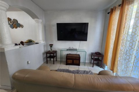 Touwnhouse à louer à Homestead, Floride: 3 chambres, 120.96 m2 № 1970652 - photo 9