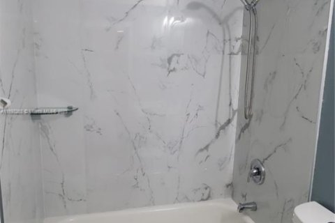 Touwnhouse à louer à Homestead, Floride: 3 chambres, 120.96 m2 № 1970652 - photo 3