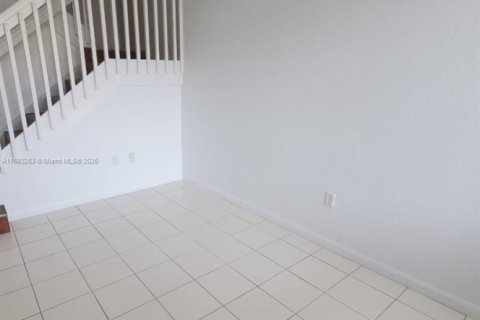 Touwnhouse à louer à Homestead, Floride: 3 chambres, 120.96 m2 № 1970652 - photo 4