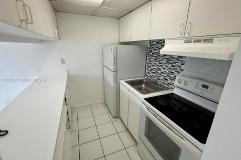 Copropriété à louer à Miami Gardens, Floride: 40.88 m2 № 2242895 - photo 4