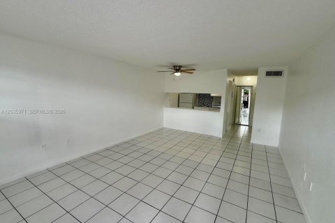 Studio à Condo à Miami Gardens, Floride № 2242895