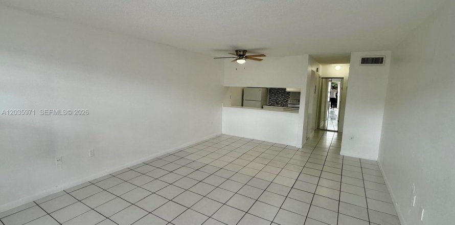 Studio à Condo à Miami Gardens, Floride № 2242895
