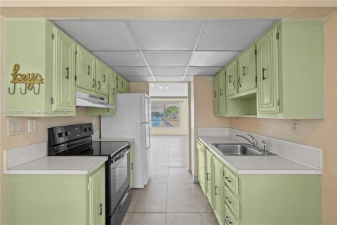 Купить кондоминиум в Тамарак, Флорида 1 спальня, 74.32м2, № 1689258 - фото 9