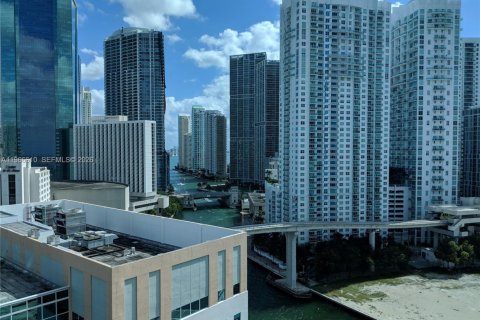 Apartment in Miami, Florida 3 bedrooms, 128.67 sq.m. № 2081323 - photo 12