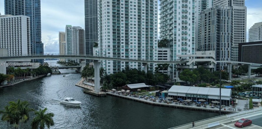 Apartment in Miami, Florida 3 bedrooms, 128.67 sq.m. № 2081323