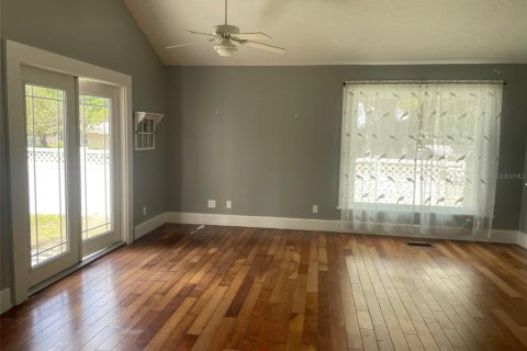 Casa en venta en Zephyrhills, Florida, 2 dormitorios, 136.01 m2 № 2377494 - foto 9
