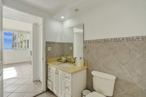 Купить кондоминиум в Майами-Бич, Флорида 2 спальни, 89.56м2, № 1958578 - фото 19