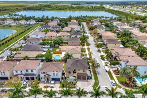 Купить виллу или дом в Майами, Флорида 5 спален, 257.99м2, № 1641346 - фото 2